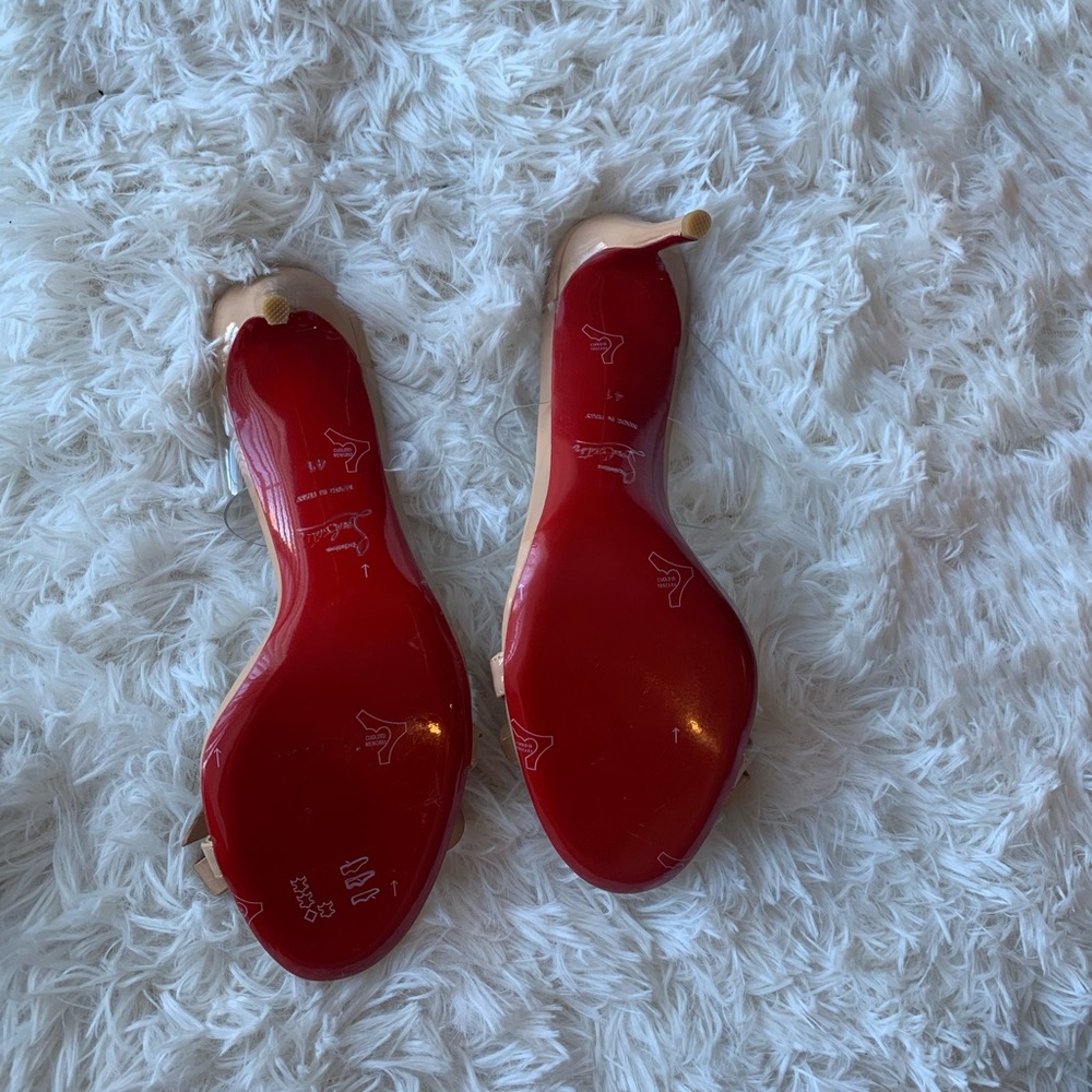 Louboutin red bottom heels in style “Nodo”, never worn!